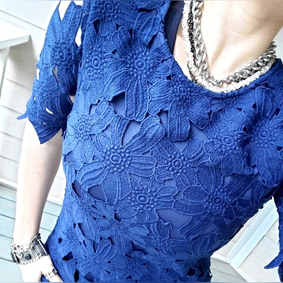 miami by Francesca's Navy Blue Floral Lace Overlay Above-the-knee Sheath Dress - Picture 6 of 16